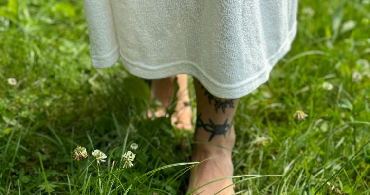 Grounding: Beneficios de Caminar Descalzo sobre la Tierra